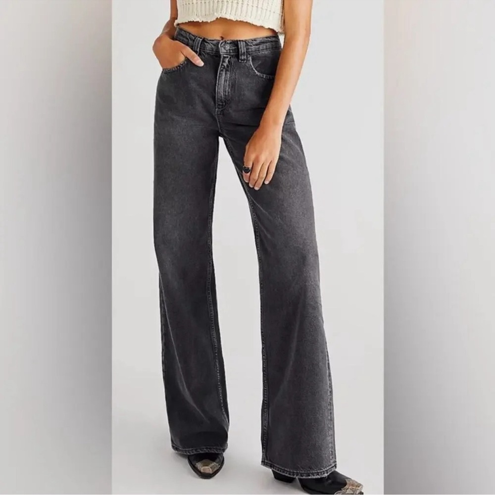 We The Free Tinsley Baggy High Rise Straight Leg Jeans in Blowout Black Size 28